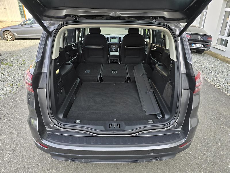 Ford S-MAX TITANIUM 2.0 132kW LED + NAVI - fotka 41 z 48
