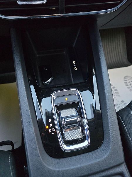 Škoda Octavia 2.0TDi 110kW DSG STYLE + NAVI - fotka 37 z 44