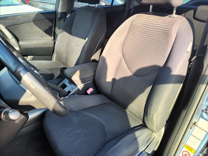 Toyota RAV4 2,2 D4-D,4x4,klima,alu, - fotka 8 z 35