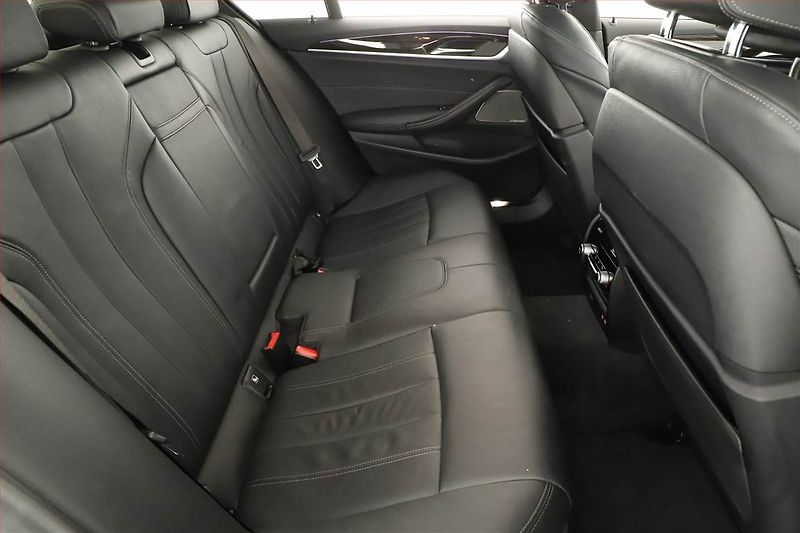 BMW Řada 5 (2020) M Sport 530d xDrive - fotka 7 z 17