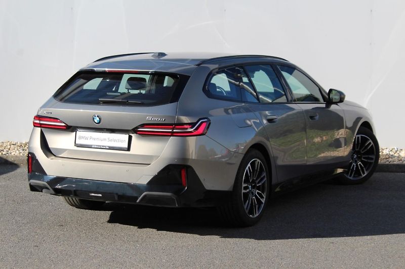 BMW Řada 5 BMW 520d xDrive Touring - fotka 2 z 28
