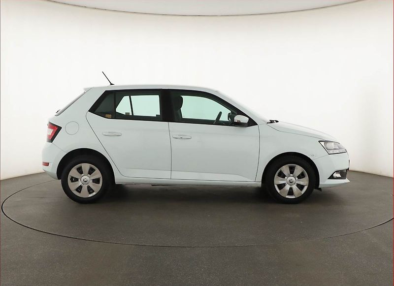 Škoda Fabia (2019) 1.0, ČR,1.maj, Park. senzory - fotka 6 z 10