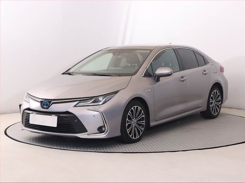 Toyota Corolla (2022) Comfort 1.8 Hybrid, Automat - fotka 2 z 21