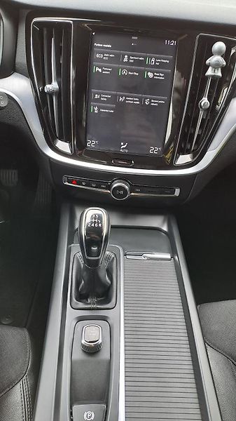 Volvo V60 2.0 D3 Momentum NAVI - fotka 30 z 31