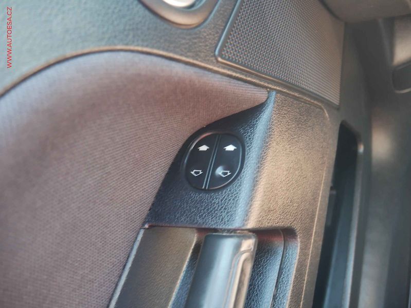 Ford Fusion (2007) 1.4TDCi, AC - fotka 12 z 13