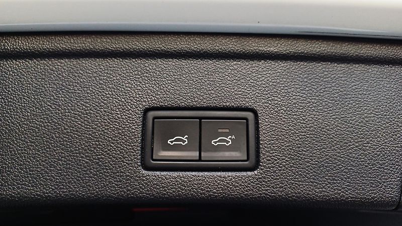 Volkswagen Touareg R-LINE 210kW-WEBASTO-HUD-TZ- - fotka 16 z 50
