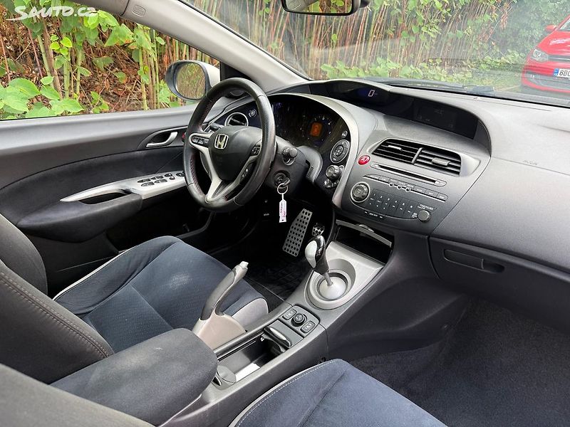 Honda Civic (2006) 1.8V-TEC, 103kw Nová STK - fotka 10 z 22