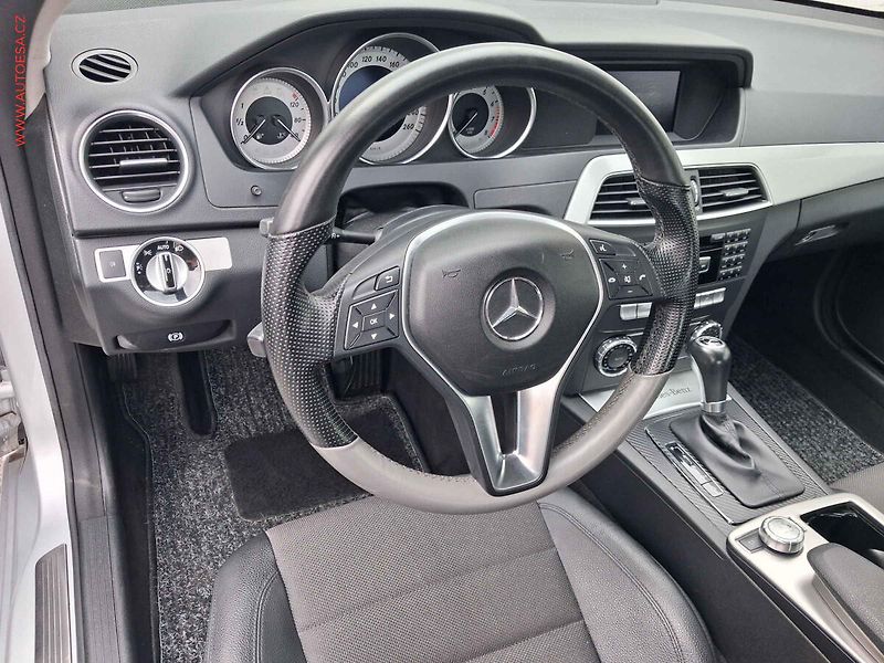Mercedes-Benz Třídy C (2012) 1.8 C180, AT, bixen - fotka 13 z 20