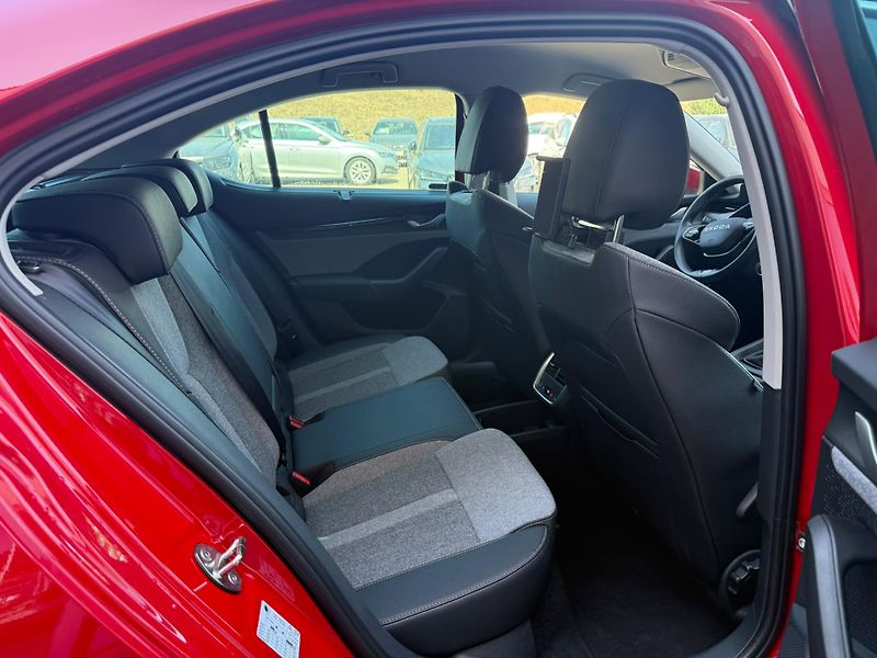 Škoda Octavia Top Selection 1.5 TSI 110kW - fotka 22 z 27