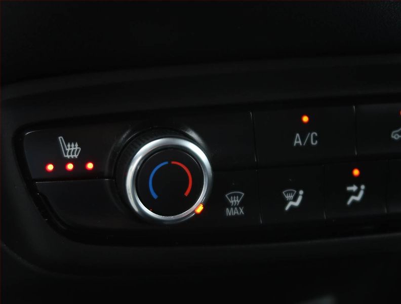 Opel Crossland X (2019) 1.2 Turbo, Automat, Serv.kniha - fotka 18 z 19
