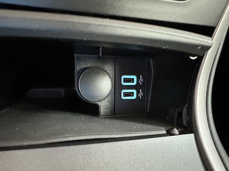Ford S-MAX Business 2.5i HEV 190k aut. - fotka 26 z 30