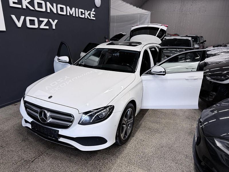 Mercedes-Benz Třídy E (2018) 220D,TOP ,TZ, adaptivní tempo - fotka 10 z 34