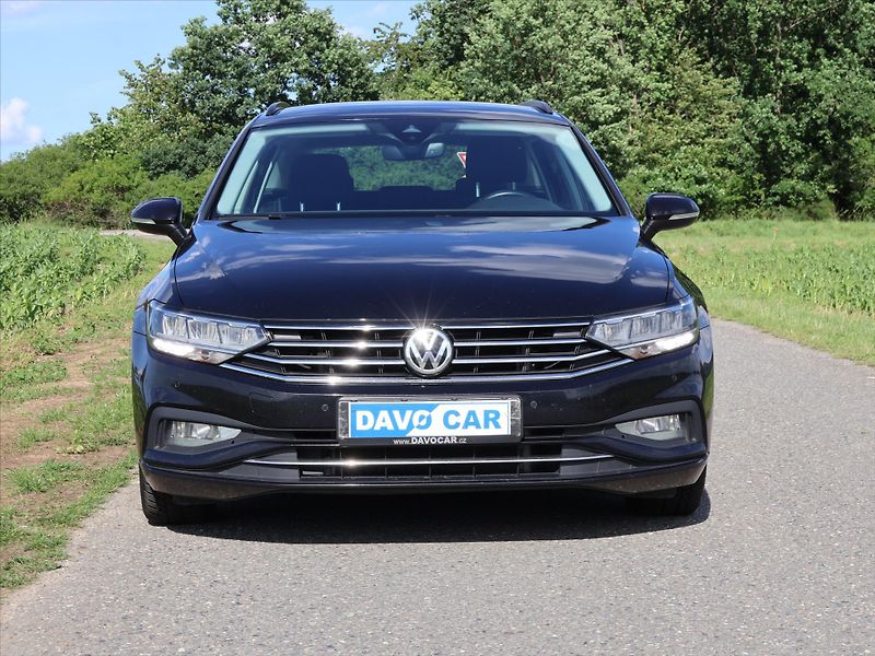 Volkswagen Passat 2,0 TDI 140kW DSG LED Aut.klim - fotka 2 z 34