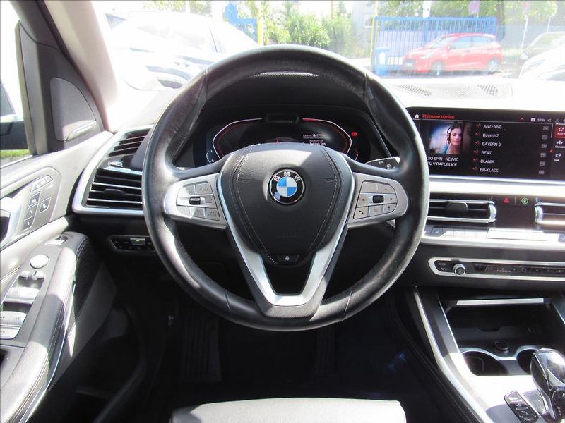 BMW X7 3,0 d xDrive30d 195 kW 7 míst - fotka 12 z 44