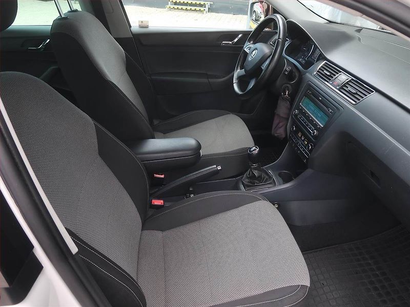 Škoda Rapid (2013) Elegance 1.6 TDI, Serv.kniha - fotka 9 z 15