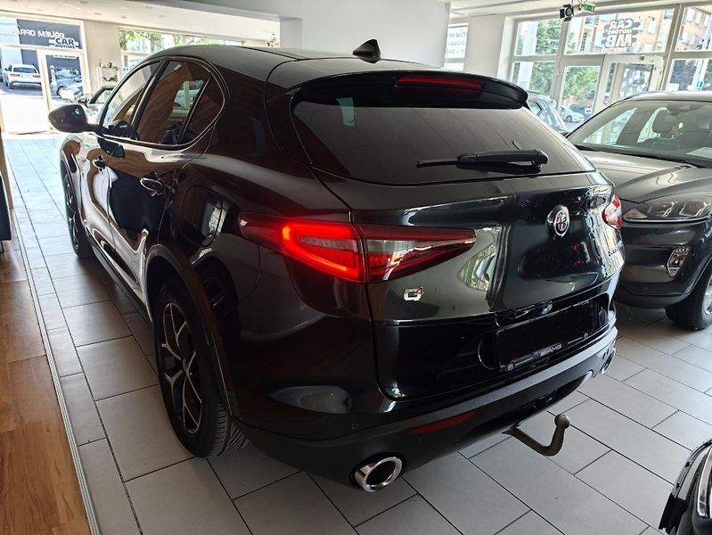 Alfa Romeo Stelvio 2,2d 154kW Q4 - fotka 5 z 38