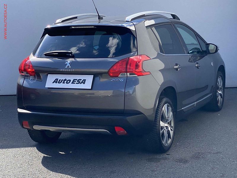 Peugeot 2008 (2015) 1.2PT, Crossway - fotka 4 z 17