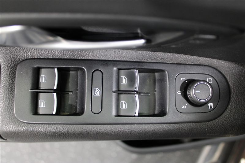 Volkswagen Amarok 3,0 TDI V6 4x4 CZ 1.majitel - fotka 15 z 33