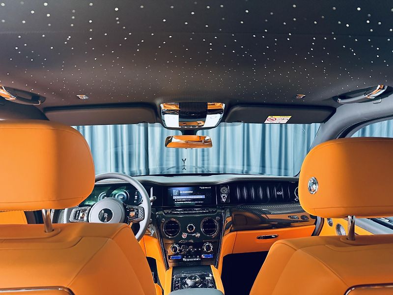 Rolls-Royce Cullinan (2026) Black B SHOOTING STARS BESPOKE - fotka 39 z 45