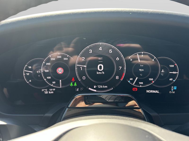 Porsche 911 (2026) Carrera 4S - fotka 27 z 30