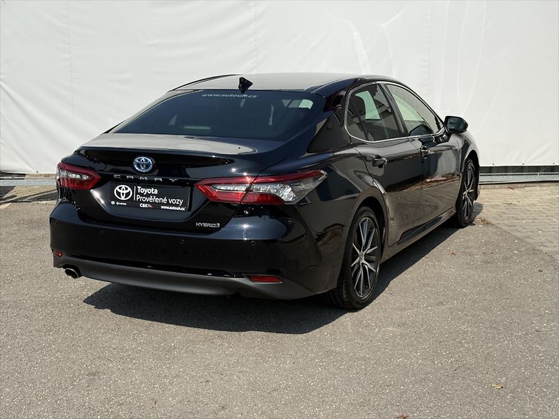 Toyota Camry 2,5 Executive VIP - fotka 6 z 21