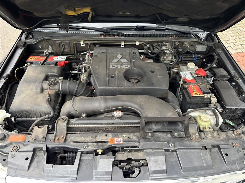 Mitsubishi Pajero 3,2 DI-D  Instyle 4x4+Serviska - fotka 13 z 32