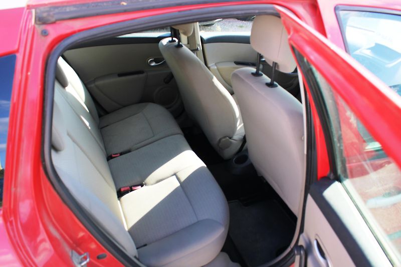 Renault Clio (2008) 1,2i KLIMA EL.OKNA TEMPOMAT - fotka 12 z 16