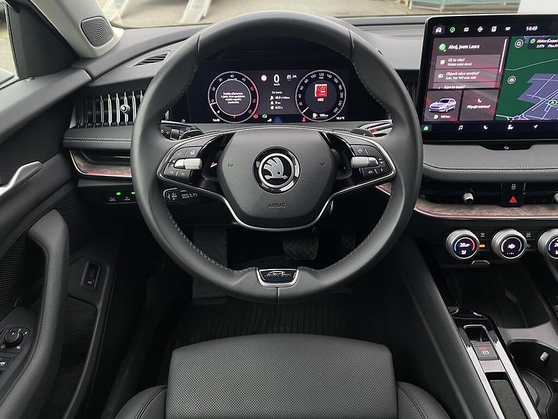 Škoda Superb Combi 2,0 TDI L&K 4x4 DSG - fotka 8 z 30