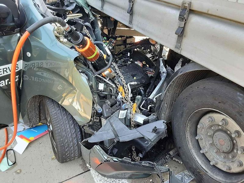 Příjezd hasičů k srpnové dopravní nehodě na D1 u Lipníka nad Bečvou zkomplikovali zmatkující řidiči.