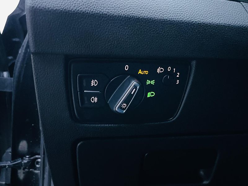 Volkswagen Passat 2.0TDI AUTOMAT VÝHŘEV SENZORY - fotka 36 z 48