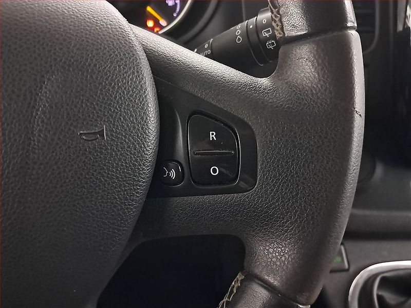Opel Vivaro (2016) 1.6 BiCDTI, Bus, 8Míst, ČR - fotka 17 z 19