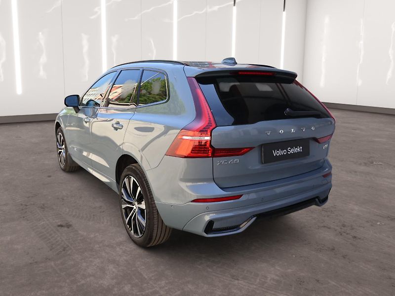 Volvo XC60 (2023) B5 AWD - fotka 2 z 23