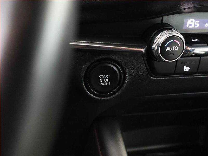 Mazda 3 (2024) 2.0 e-Skyactiv X - fotka 17 z 19
