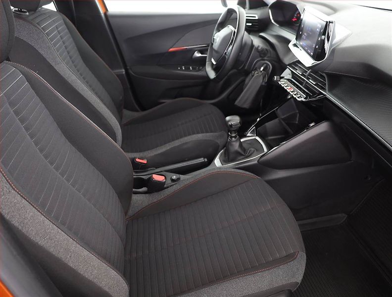 Peugeot 2008 (2021) 1.2 PureTech, Tempomat - fotka 7 z 15