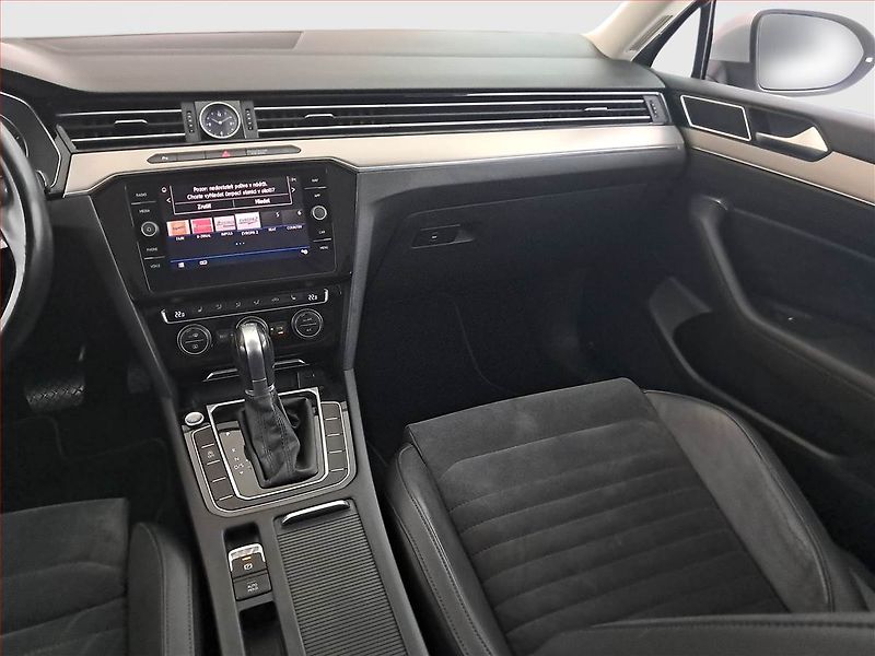 Volkswagen Passat (2019) R-Line 2.0 TDI, Automat, Kůže - fotka 8 z 24