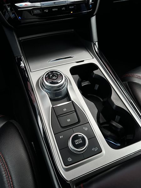 Ford Explorer 3.0 V6 PHEV 336kW ST-X DPH TZ - fotka 16 z 34