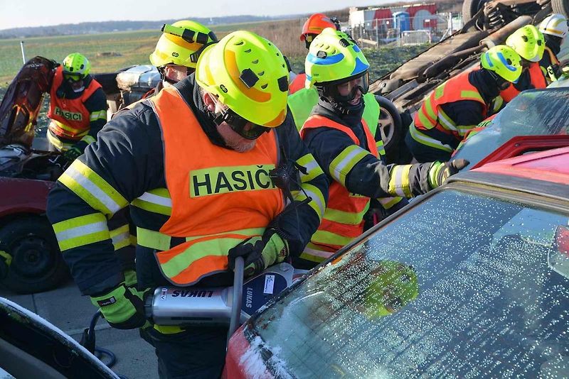 Cvičení, které mělo prověřit všechny složky Integrovaného záchranného systému při hromadné nehodě, se konalo ve středu dopoledne na nově postavené D1 u Přerova.