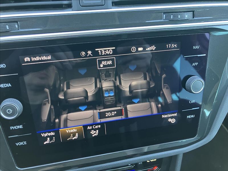 Volkswagen Tiguan 2,0 URBAN SPORT,4MOTION,TAŽNÉ - fotka 20 z 27
