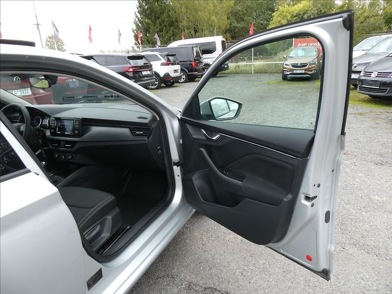 Škoda Scala 1,0 TSi 70kW ČR, DPH, klima - fotka 24 z 38