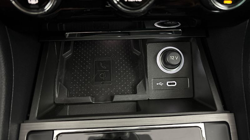 Škoda Superb 2.0 TDI DSG 4x4 Style Combi - fotka 24 z 31
