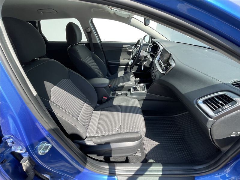 Kia Ceed 1,5 T-GDI Combi Top PDC  SW - fotka 17 z 22