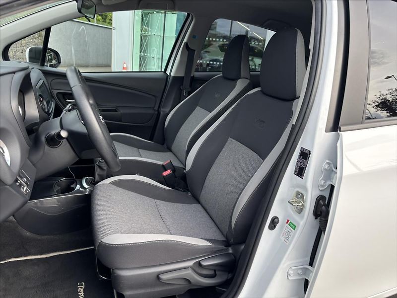 Toyota Yaris 1,5 VVT-i Active KAMERA - fotka 10 z 34