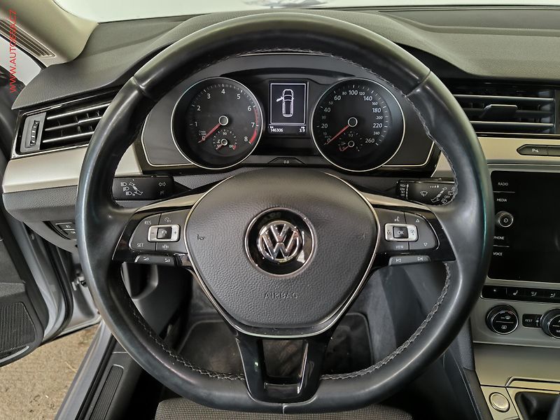 Volkswagen Passat (2019) 1.5 TSi, Comfortline, navi - fotka 13 z 17