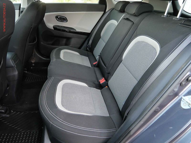Kia Ceed (2014) 1.6 GDi - fotka 10 z 18