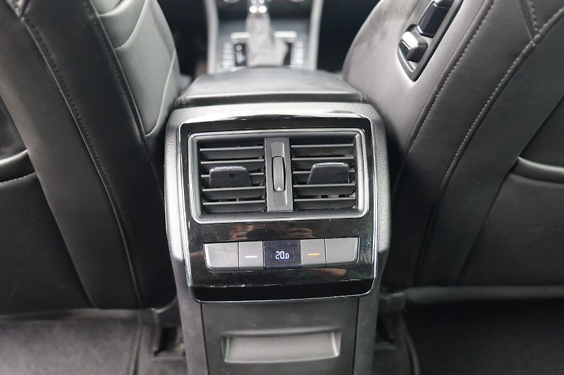 Škoda Superb TDI 110 kW Kůže Matrix Canton - fotka 18 z 38