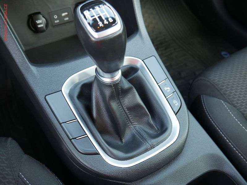 Hyundai i30 (2018) 1.0T-GDi, ČR, AC, temp - fotka 17 z 19