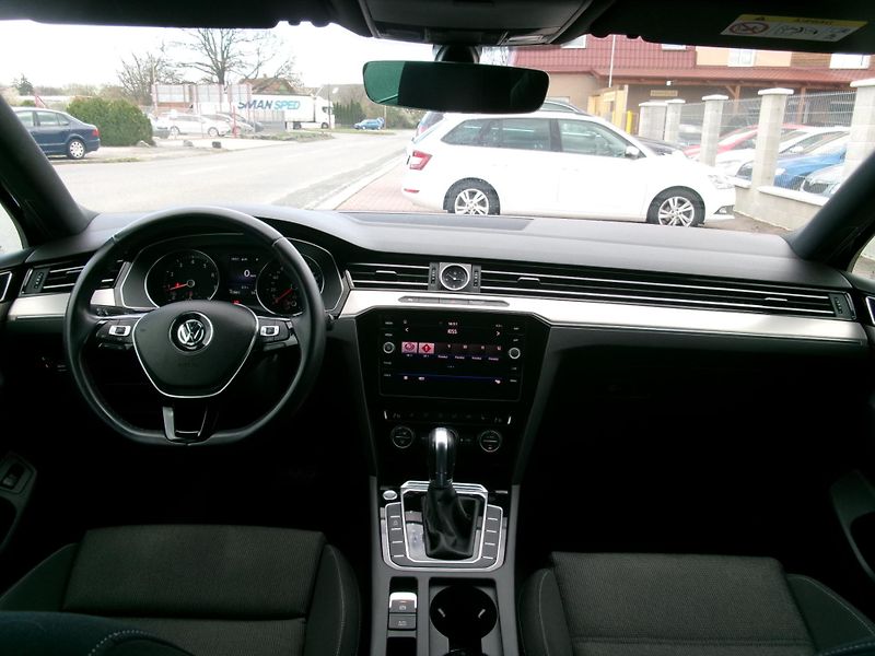 Volkswagen Passat Variant (2018) 1,5TSI AC NAVI ACC BT - fotka 18 z 39