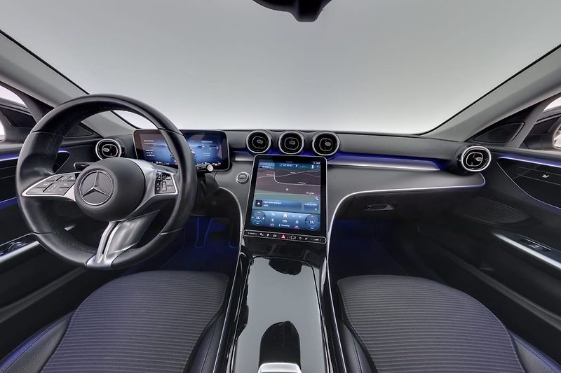 Mercedes-Benz Třídy C 300e Avantgarde Kamera Tažné - fotka 11 z 30