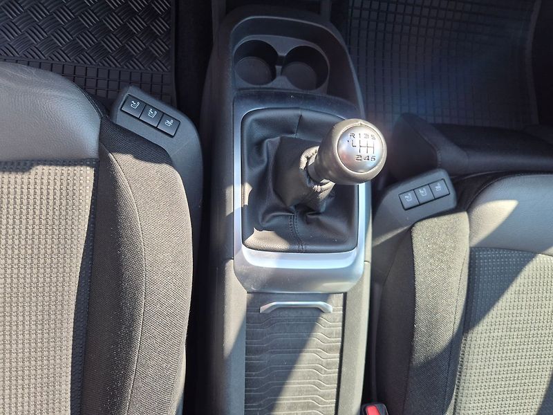 Citroën C4 Picasso 1.2 96kW Manuál, SHINE výbava - fotka 19 z 26