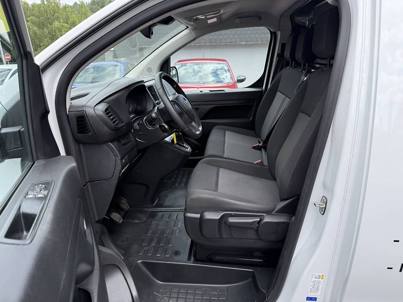Opel Vivaro L1H1 (M) Panel Van 2.0L MT6 (1 - fotka 9 z 23